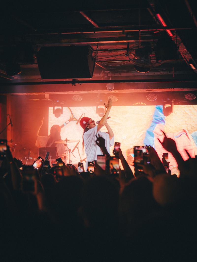 El cantante Oliver Tree hace dos semanas en nuestro país - Lotus