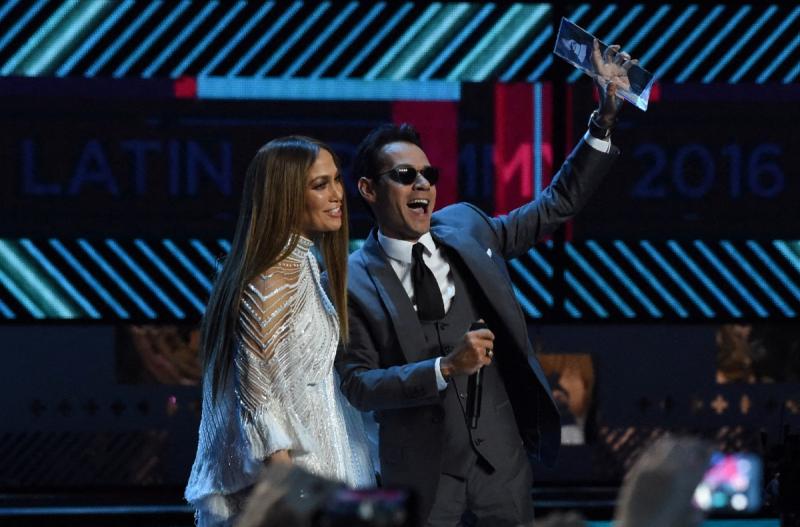 Jlo y Marc Anthony durante su presentación en Latin Grammy 2016 | AFP