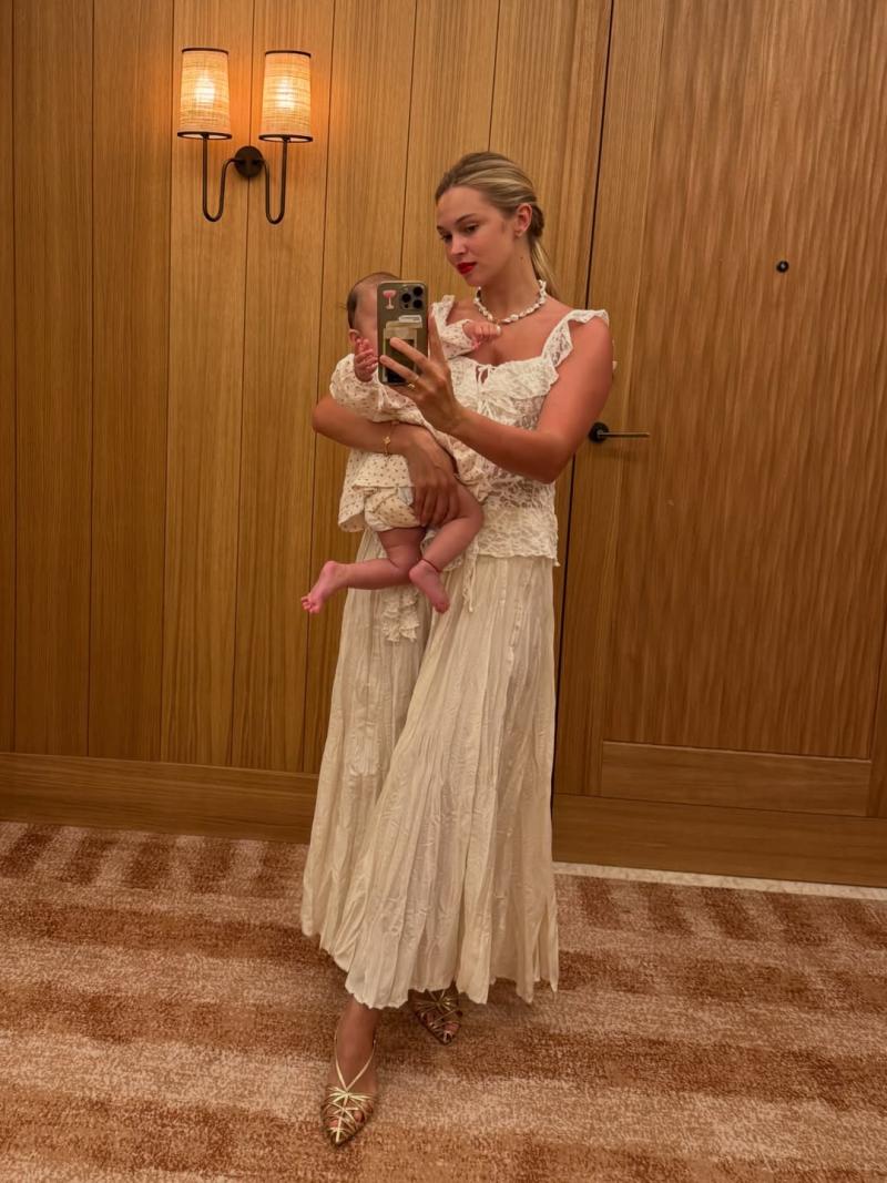 Alexandra Litvinova y su hija Bela, fruto de su relación con Alexis Sánchez | Instagram