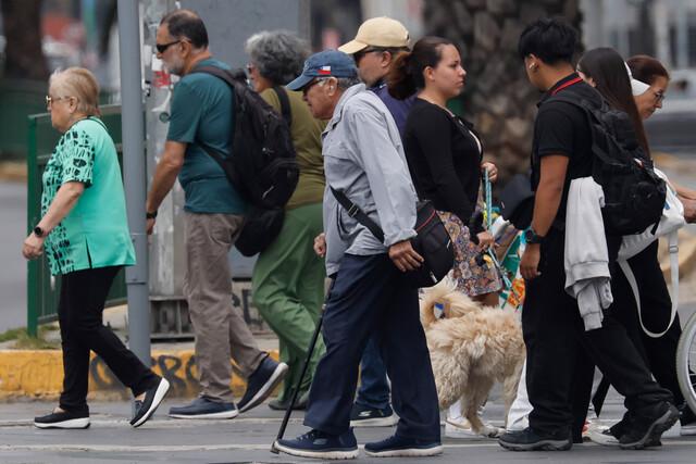 Bonos que pueden recibir adultos mayores - Aton Chile