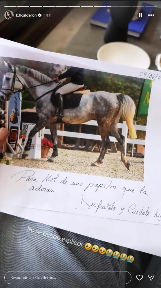 Kel Calderón se emociona con regalo de sus padres | Instagram