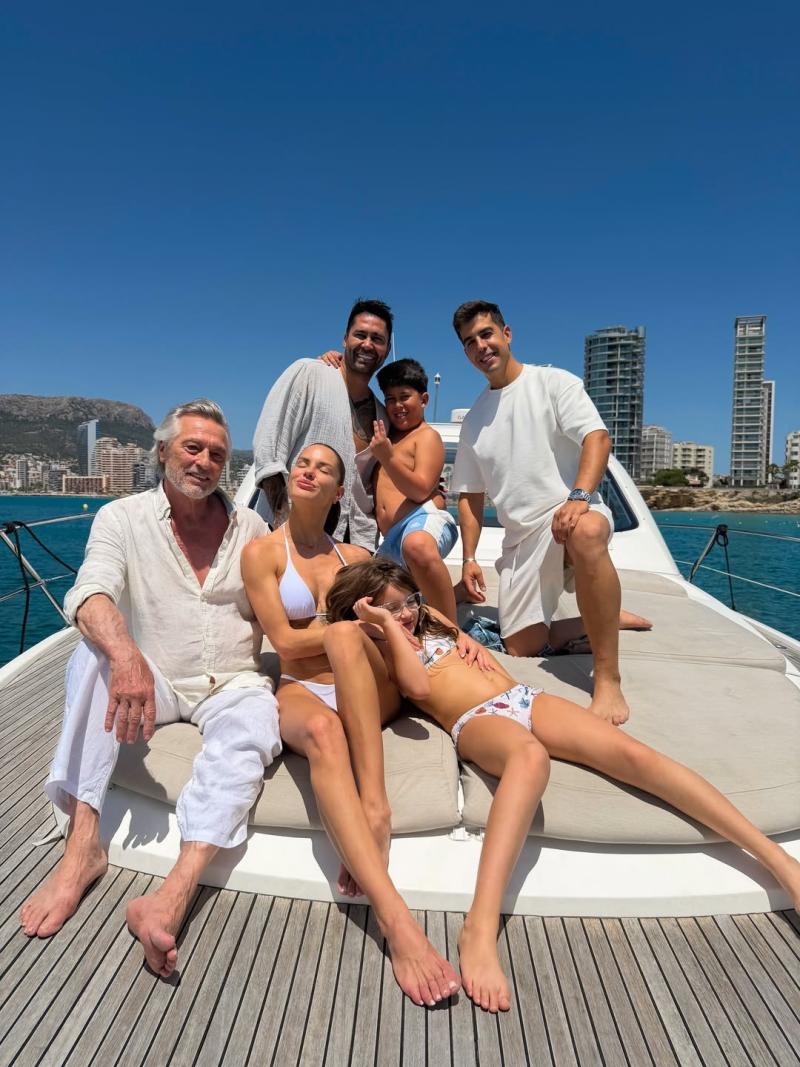 Foto familiar de Gala Caldirola incluye a Luis Jiménez y su hijo | Instagram
