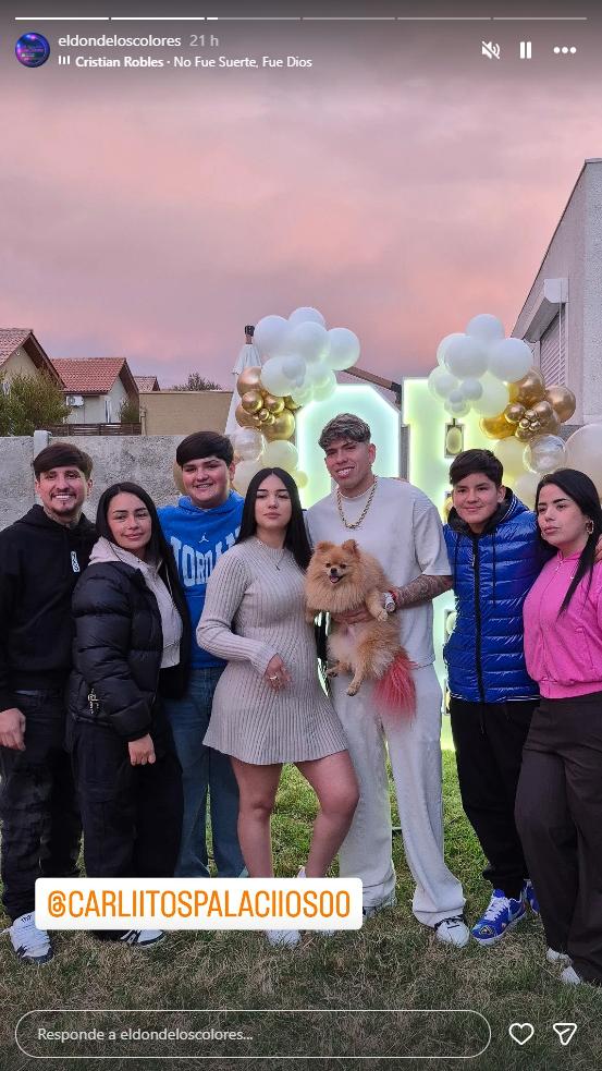 Carlos Palacios junto a su pareja y familia | Instagram