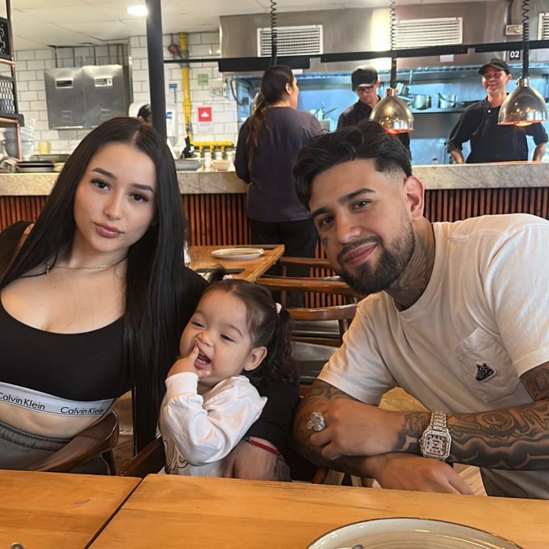 Julianno Sosa junto a su novia | Instagram