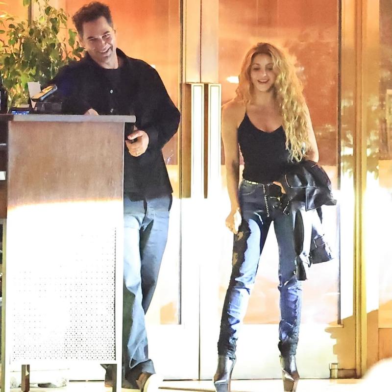 Shakira y actor mexicano | Backgrid Instagram