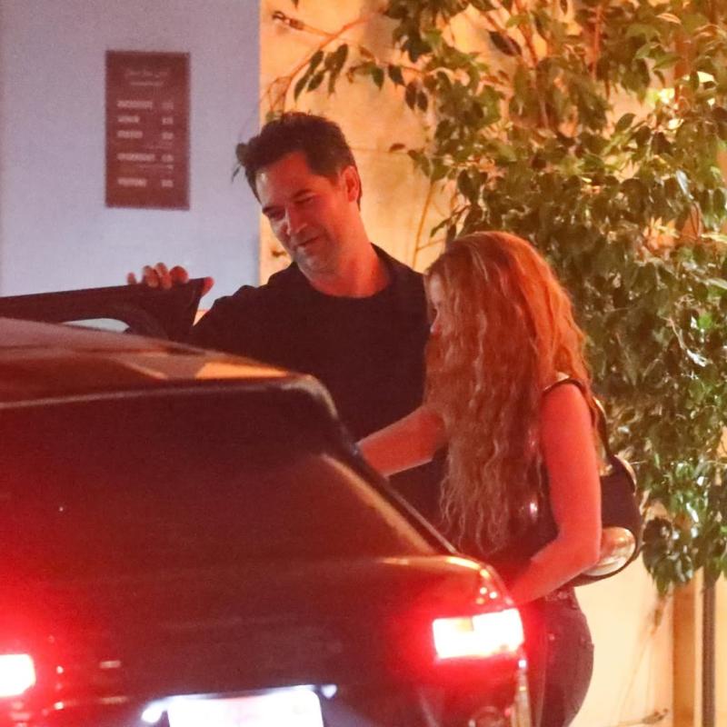 Shakira y actor mexicano | Backgrid Instagram