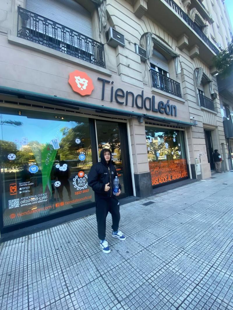 Sebastián Layseca junto a sus hijos | Instagram