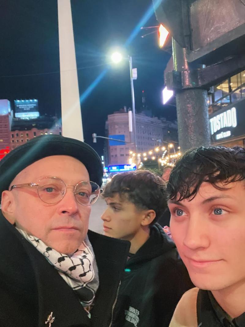 Sebastián Layseca junto a sus hijos | Instagram