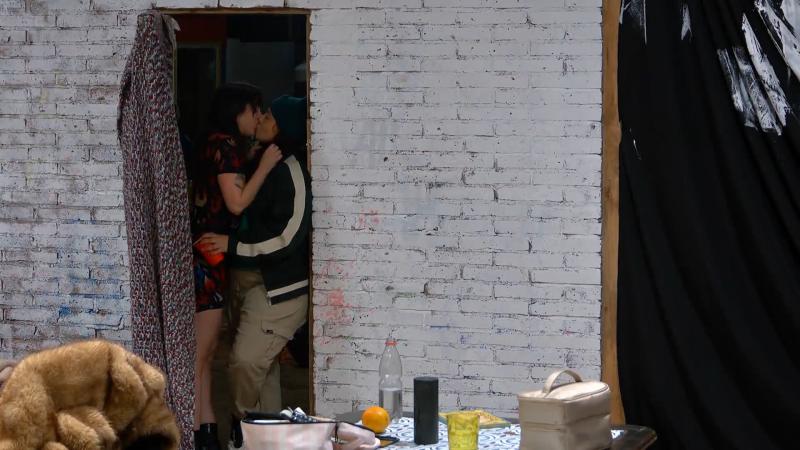 Mopa y Natu Urtubias en Vecinos al límite