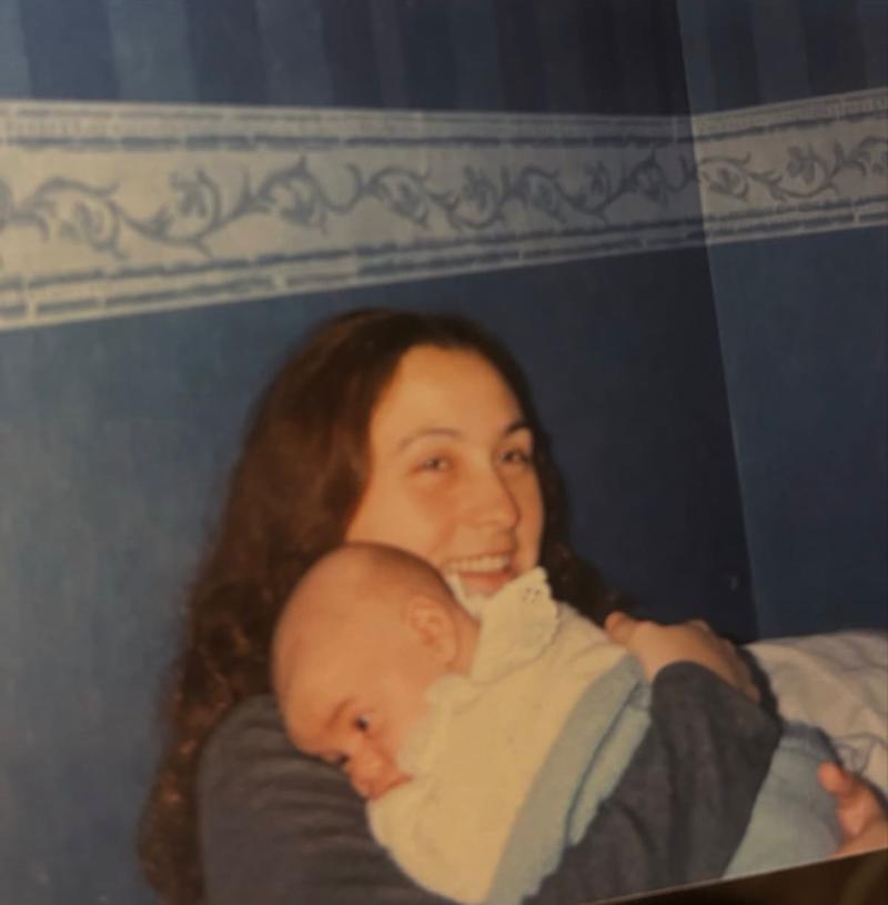Carolina Paulsen junto a su hijo - Instagram