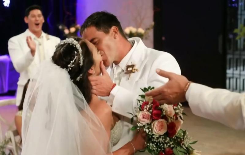 El beso de los novios / Canal 13
