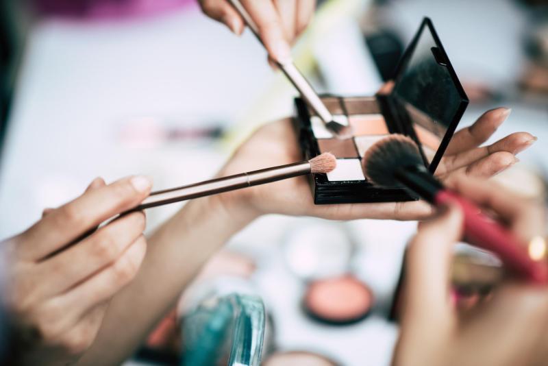 Freepik - Maquillaje y descuentos