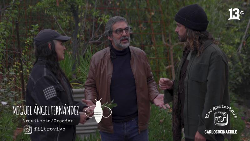Juanita Montalva y Miguel Ángel Fernández ayudaron a Carlo von Mühlenbrock a instalar un Filtro Vivo / 13C.