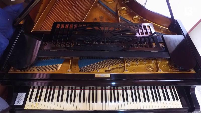 Piano en restauración. 13C.