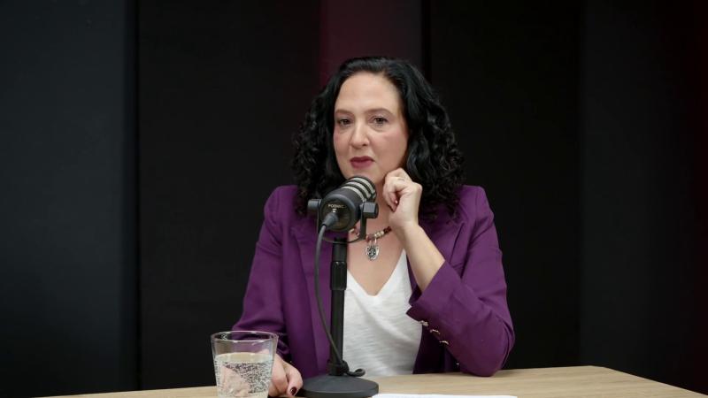Daniela Yazigi, conductora del espacio Impacto en 10 minutos. Créditos: 13C.