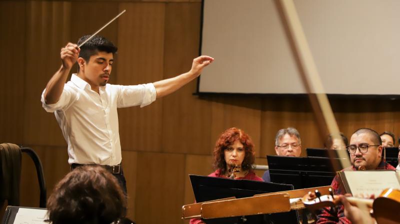 Dayner Tafur-Díaz regresa a la Orquesta Sinfónica UdeC junto al violinista Freddy Varela en "Misterios y Leyendas".