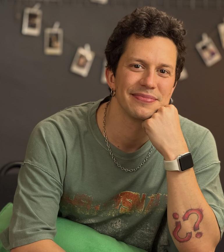 El actor se sinceró sobre su experiencia en teleseries - Instagram @alonso_qc