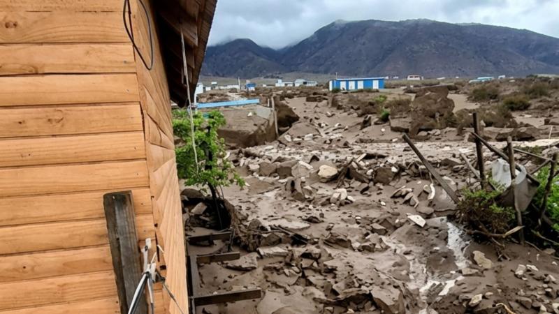Familia quedó atrapada tras aluvión en El Arrayán - Foto mejorada con IA