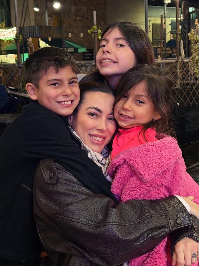 Daniela Colett y sus hijos | Instagram