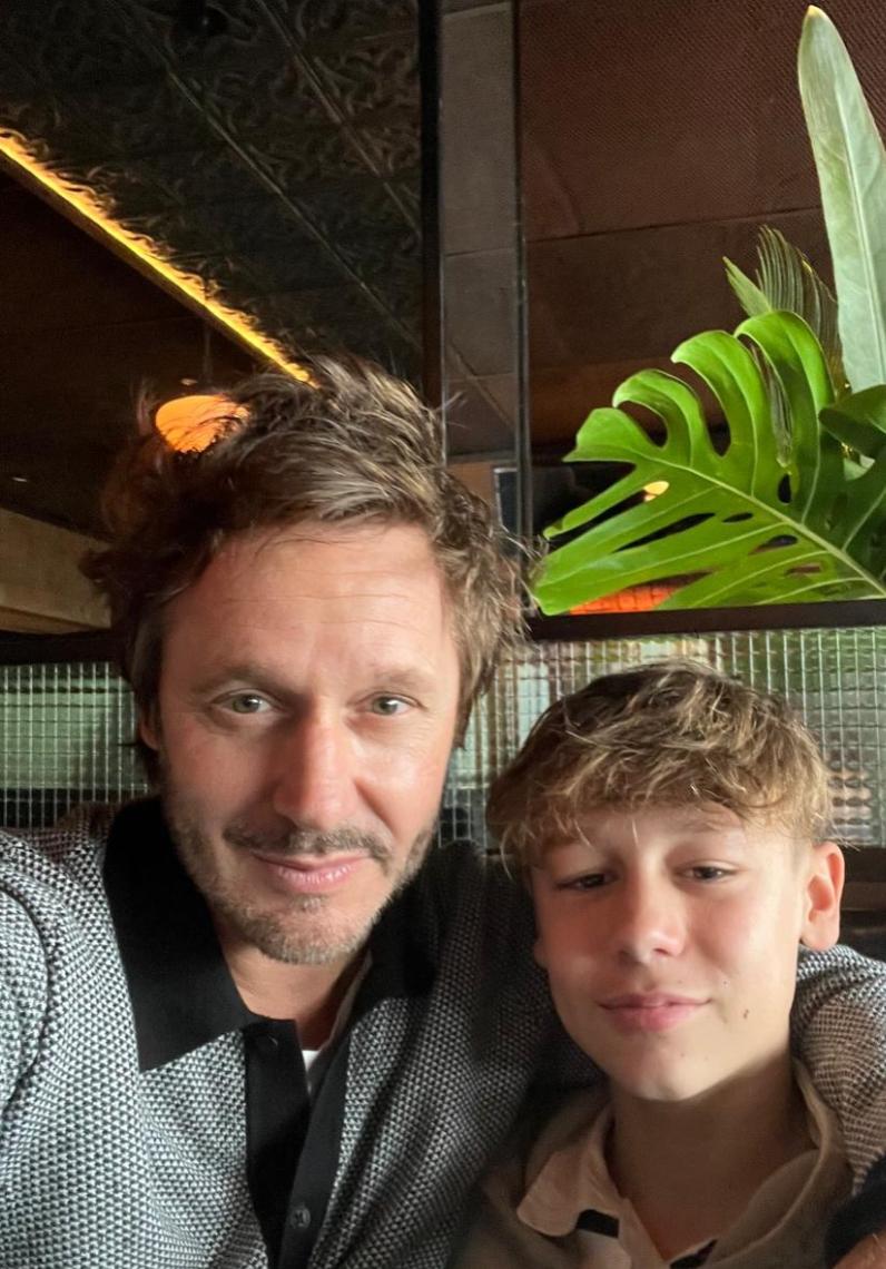 Benjamín Vicuña con uno de sus hijos - Instagram @benjaminvicuna.ok