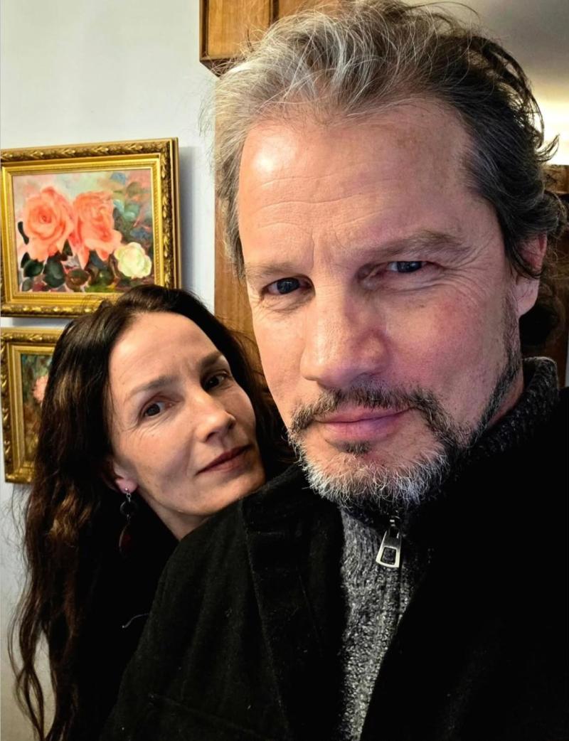 Cristián junto a su hermana actriz, Ángela Contreras - Instagram