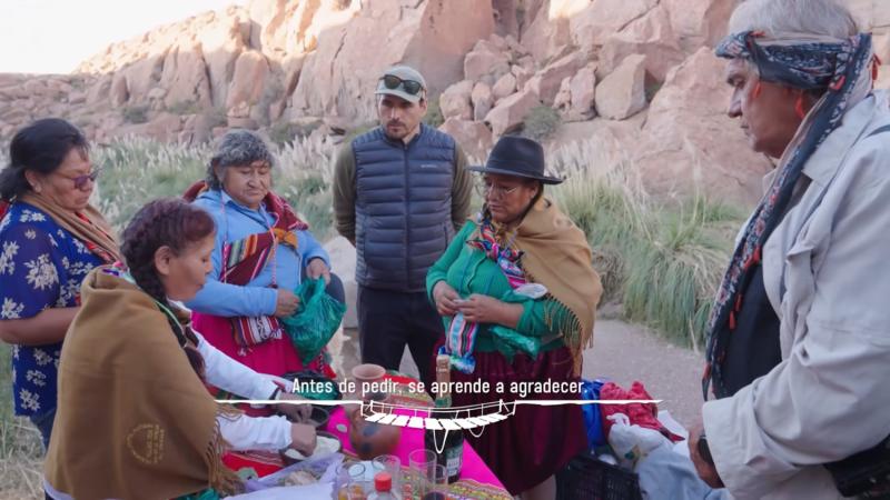 Pangal y su familia en ceremonia Quechua / Canal 13