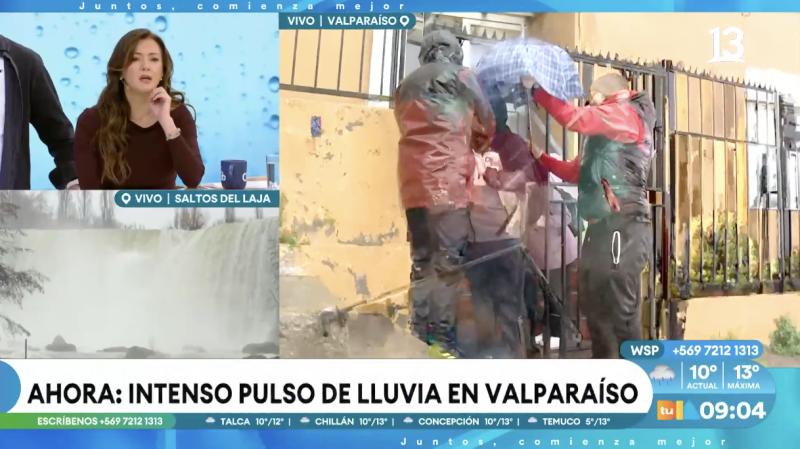 Rodrigo Pérez ayuda para que padre lleve a sus hijos a un vehículo.