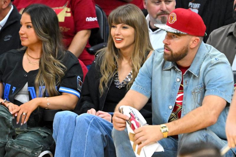 Taylor Swift y Travis Kelce | AFP