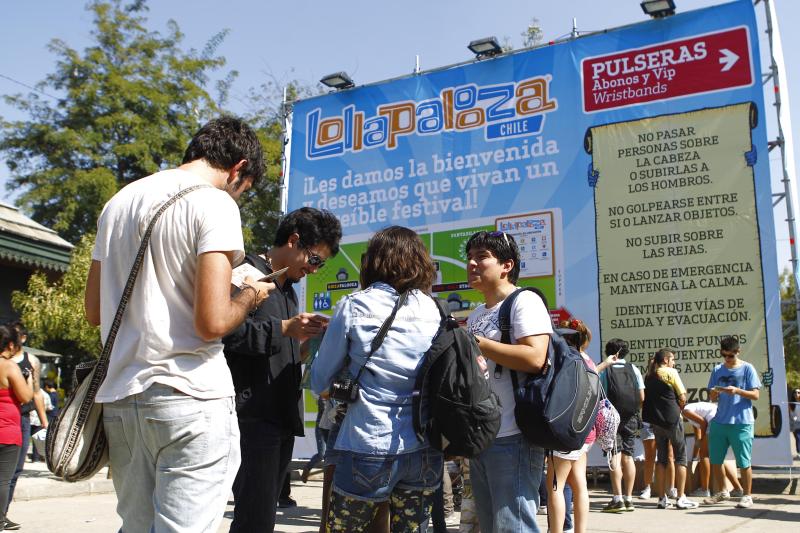 Ingreso al Festival de Lollapalooza realizado en el Parque O`Higgins. Agencia UNO..