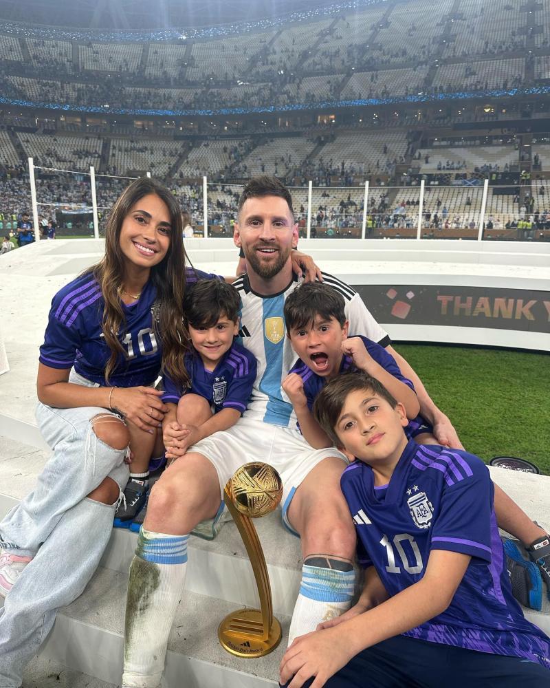 Antonela Roccuzzo y Leo Messi, junto a sus hijos | Instagram