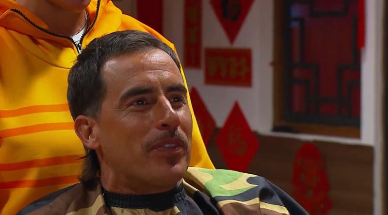 El corte de pelo a Camilo Huerta en "Vecinos al límite" / Canal 13