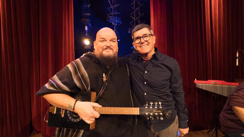 Alain Johannes y Marcelo Comparini. 13C.