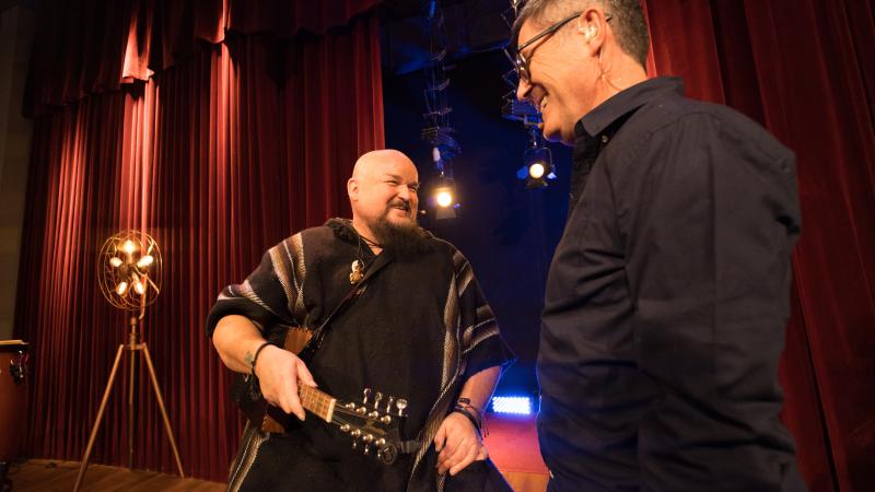 Alain Johannes y Marcelo Comparini. 13C.