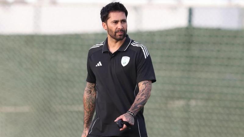 Luis Jiménez en su rol como asistente técnico de José Luis Sierra - Créditos: Instagram