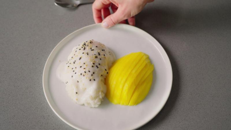 Arroz pegajoso tailandés con mango (Khao Niao Mamuang) / 13C