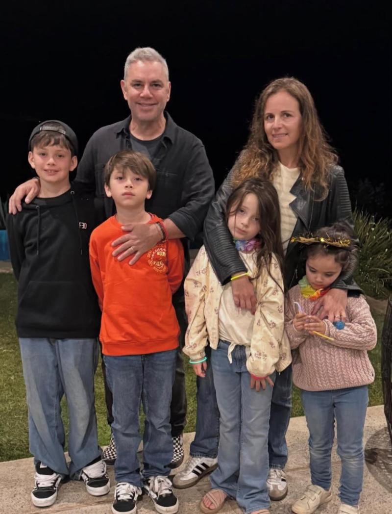 José Miguel Viñuela junto a su esposa e hijos - Instagram