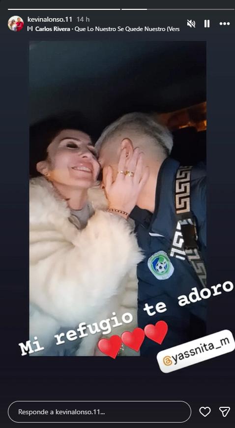 Kevin Egaña junto a Yasna Muñoz, mamá de Marcianeke | Instagram