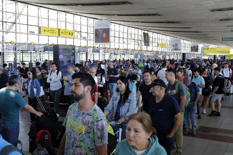 Aerolínea celebra su aniversario con ofertas - Aton.