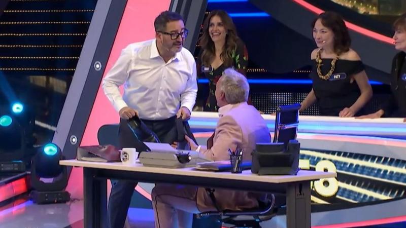 Eduardo Fuentes saca aplausos y provoca risas con actuación en ¡Qué dice Chile! Prime