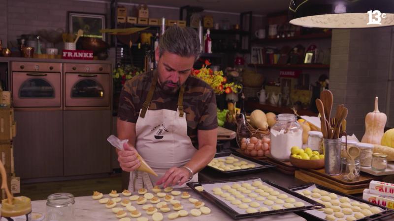 Carlo von Mühlenbrock prepara alfajores de maicena / 13C