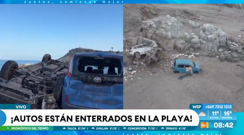Autos terminaron en la playa de Iquique tras temporal.
