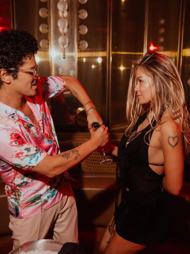 Bruno Mars y Karol G recientemente - Instagram @karolg