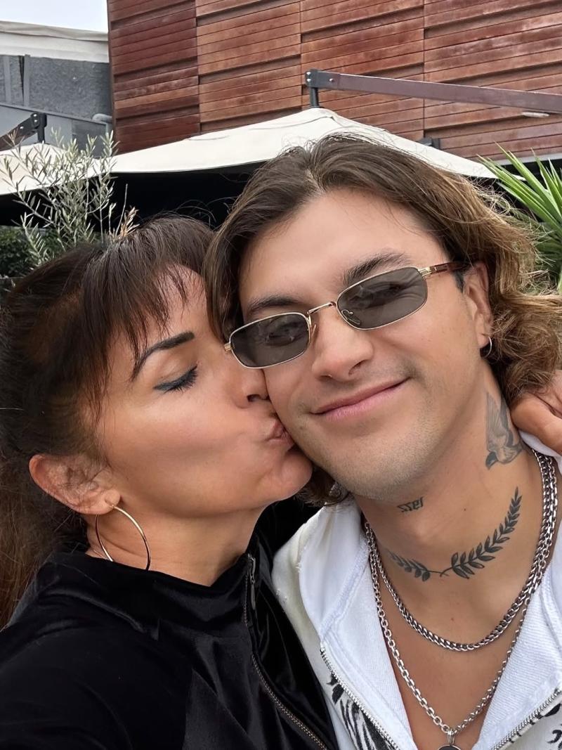 Nicolás y su madre recientemente - Instagram.
