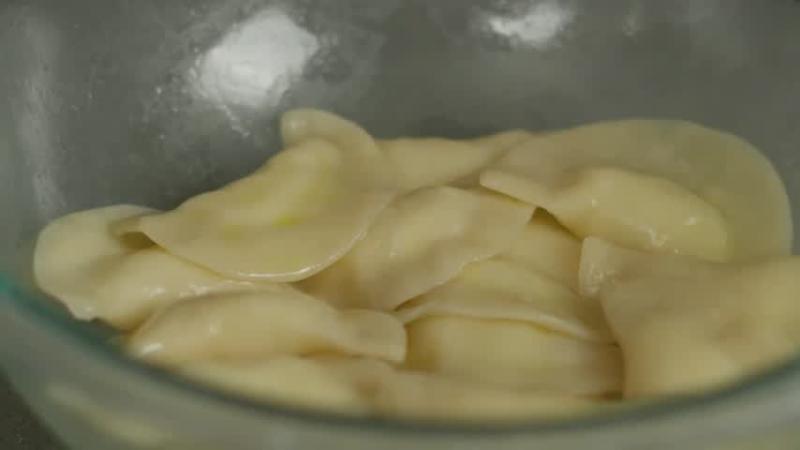 Lorena Salinas prepara pierogis polacos / 13C