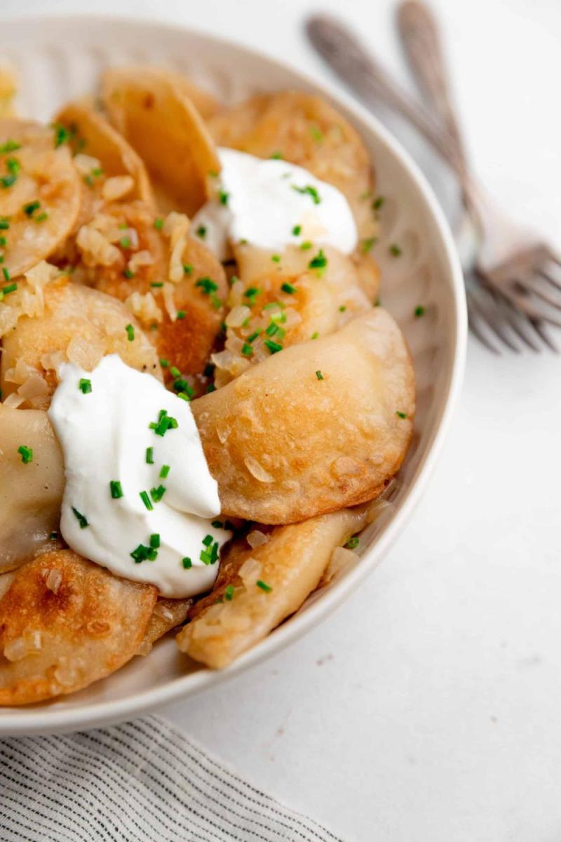 Lorena Salinas prepara pierogis polacos / CravingsJournals