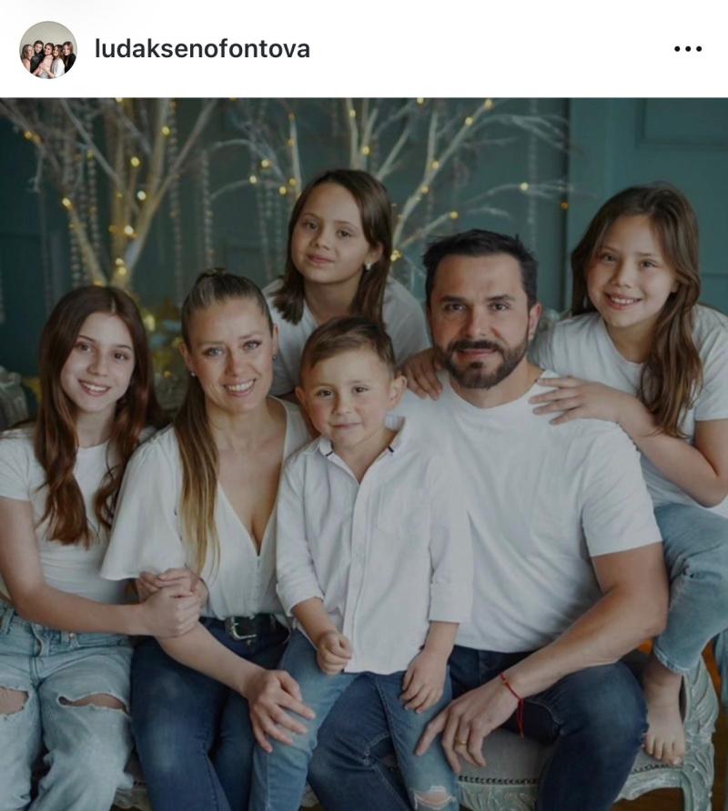 Álvaro Ballero junto a Ludmila y sus hijos - Instagram
