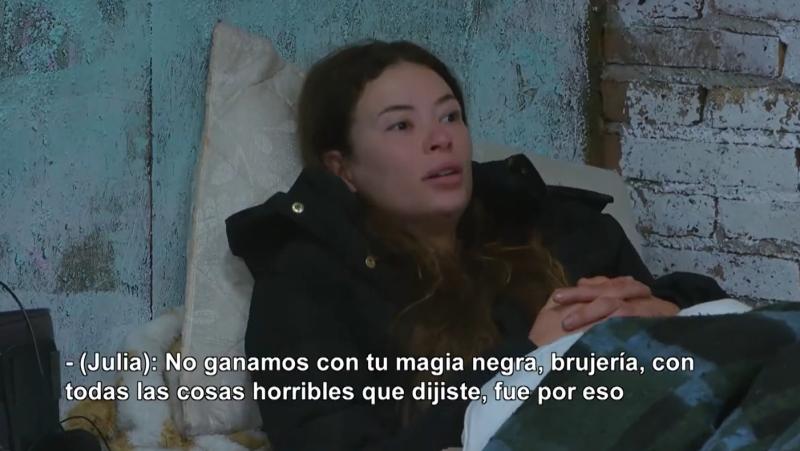 Julia Fernandes en Vecinos al límite