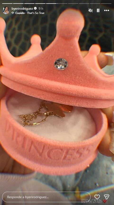 La nueva pareja de Nano muestra los regalos que le dio el influencer | Cédito: Instagram @byerirodriguez