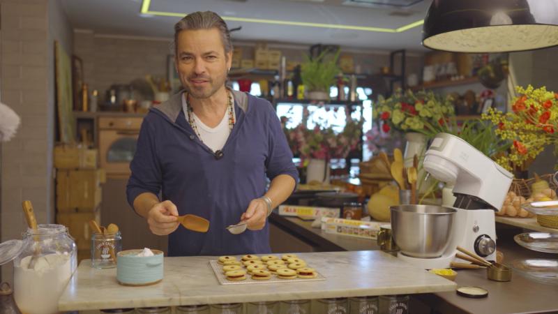 Carlo von Mühlenbrock prepara galletas delicias / 13C