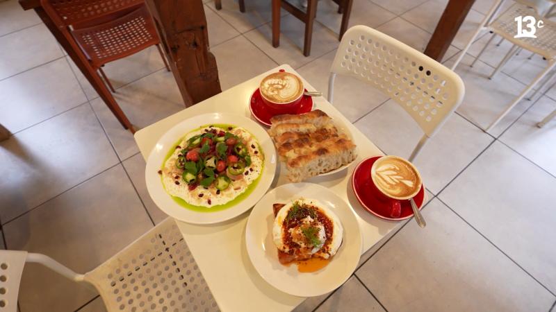 Desayuno de cafetería Mirlo / 13C